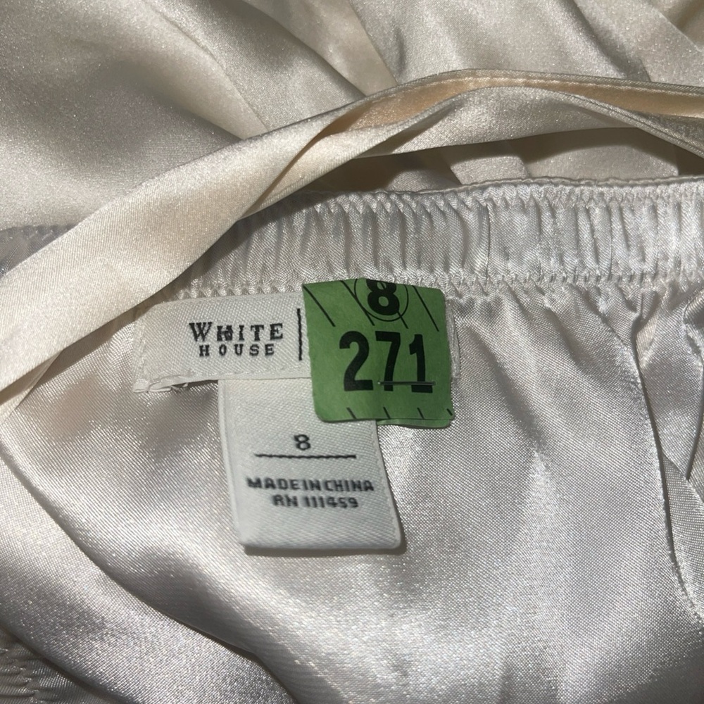White House Black Market 100% Silk Cream Black Embroidered Bottom Tank Top Sz 8 - Picture 8 of 13